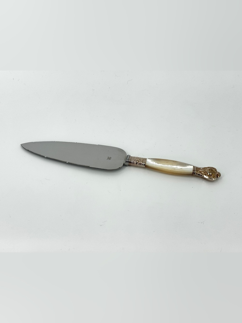 Vintage Mother-of-Pearl Silver Cake Server - Elegant Serving Utensil Sheffield